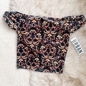 NWT 🏷 // Urban // Velvet-style Crop Top